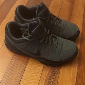 Men’s size 9.5 Nike air. Excellent condition.